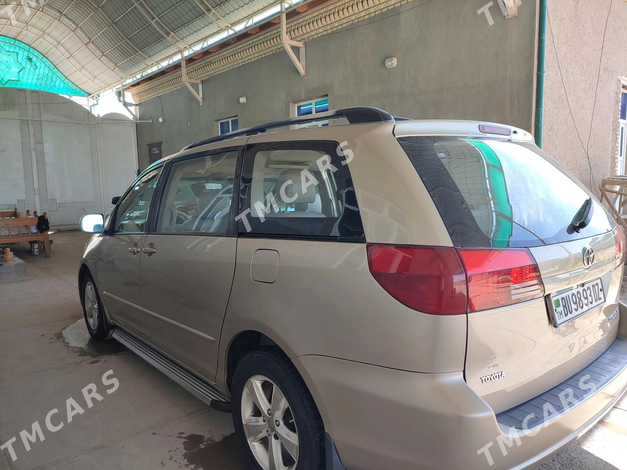 Toyota Sienna 2004 - 240 000 TMT - Гурбансолтан Едже - img 3
