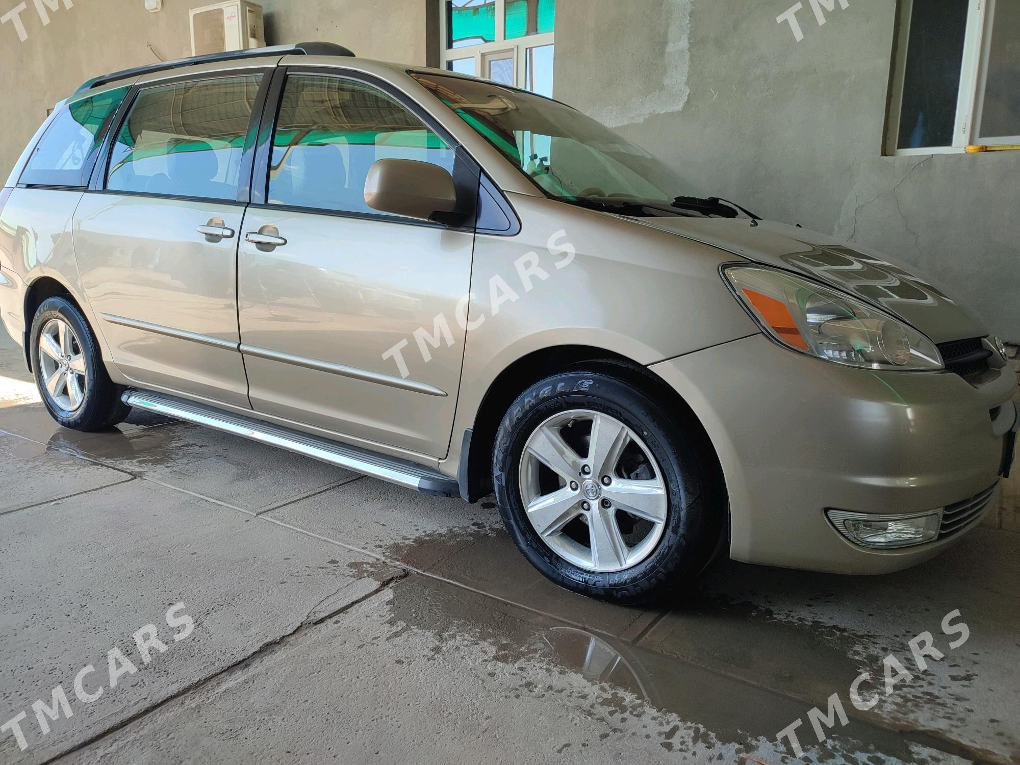 Toyota Sienna 2004 - 240 000 TMT - Гурбансолтан Едже - img 5