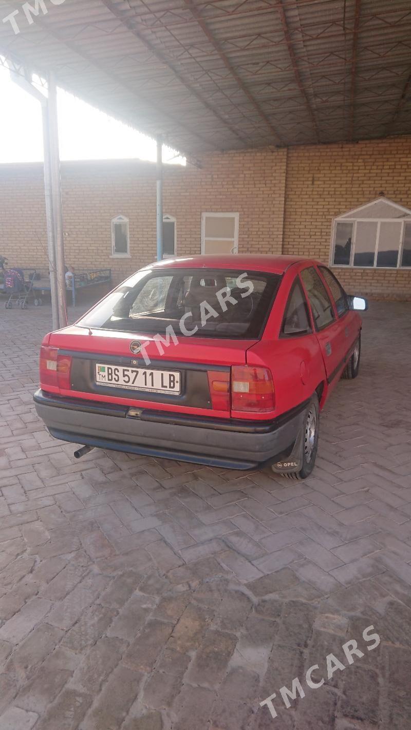 Opel Vectra 1990 - 25 000 TMT - Халач - img 2