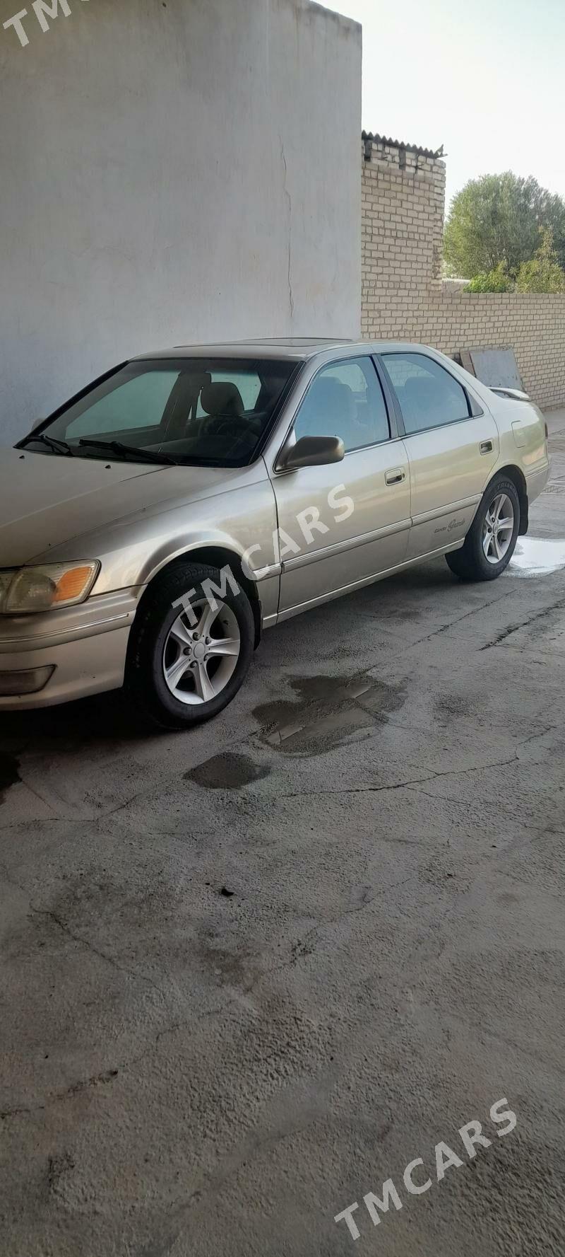 Toyota Camry 1999 - 110 000 TMT - Halaç - img 2