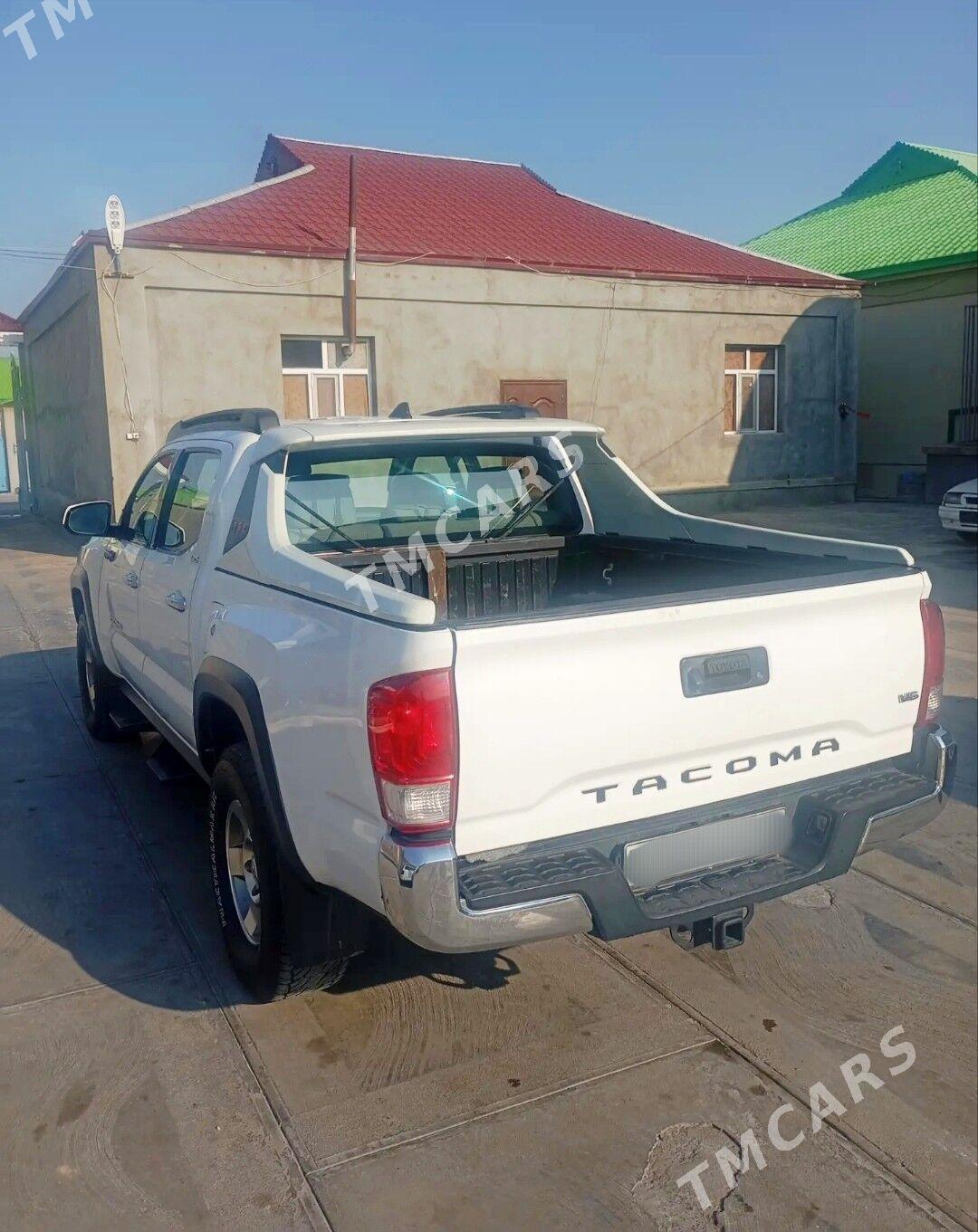 Toyota Tacoma 2017 - 330 000 TMT - Aşgabat - img 4