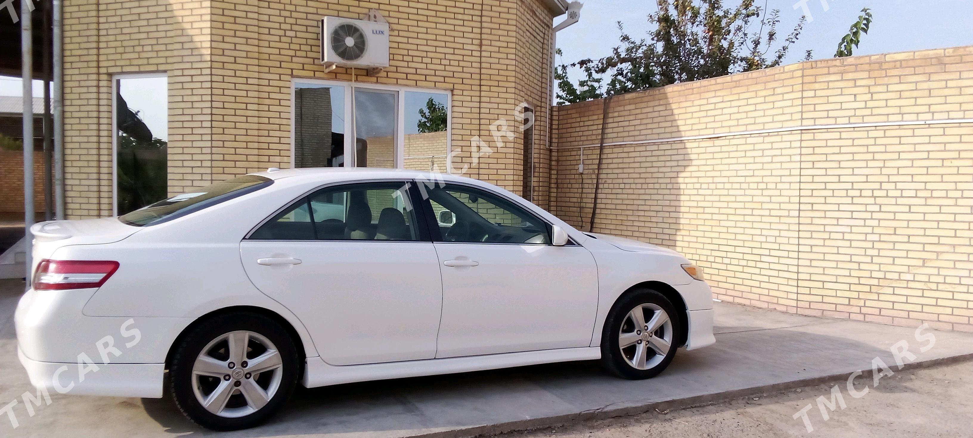 Toyota Camry 2010 - 220 000 TMT - Мары - img 3