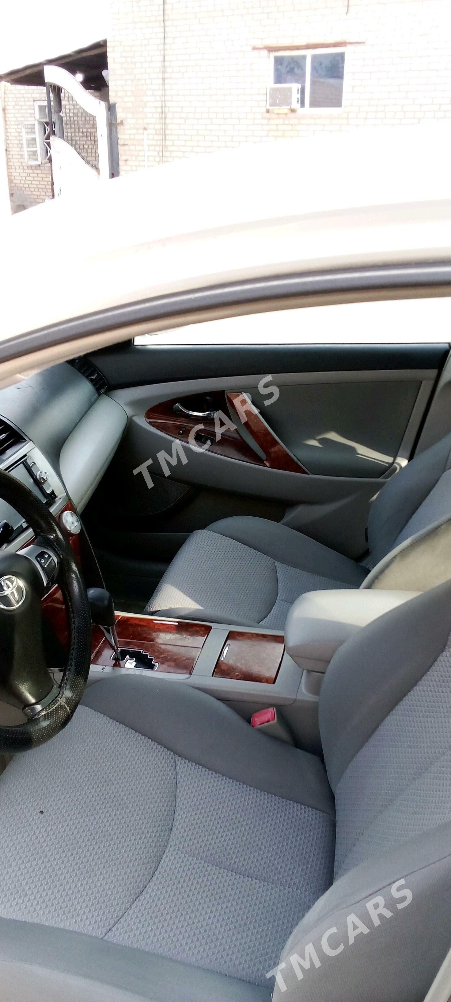 Toyota Camry 2010 - 220 000 TMT - Мары - img 2