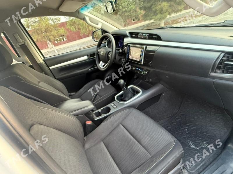 Toyota Hilux 2017 - 390 000 TMT - Gurtly - img 3