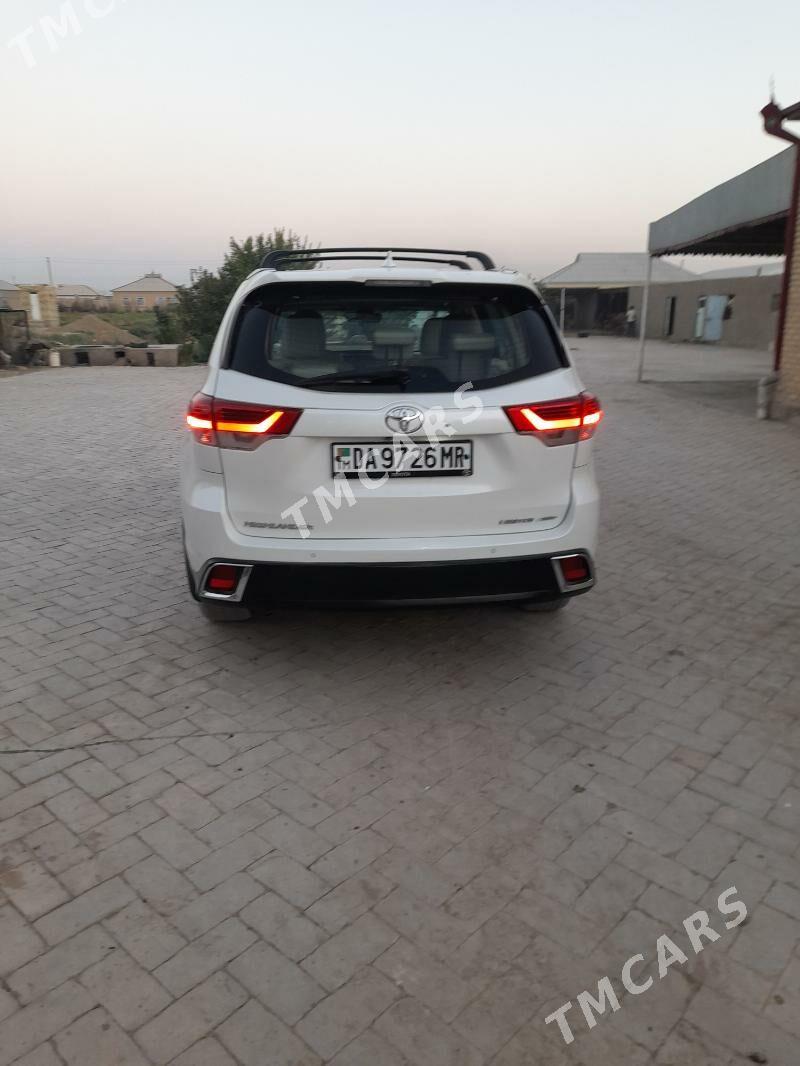 Toyota Highlander 2018 - 420 000 TMT - Baýramaly - img 2