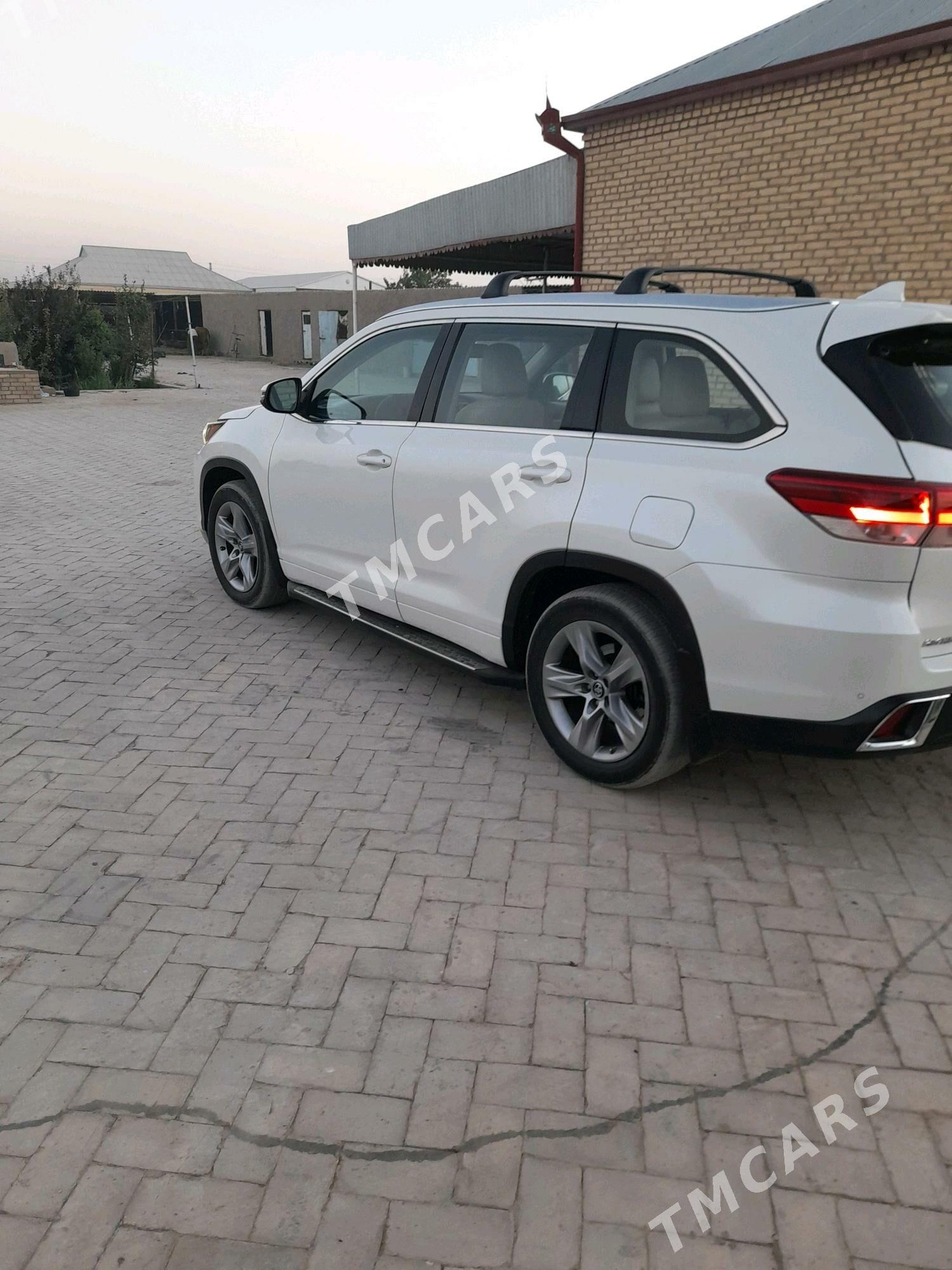 Toyota Highlander 2018 - 420 000 TMT - Baýramaly - img 5