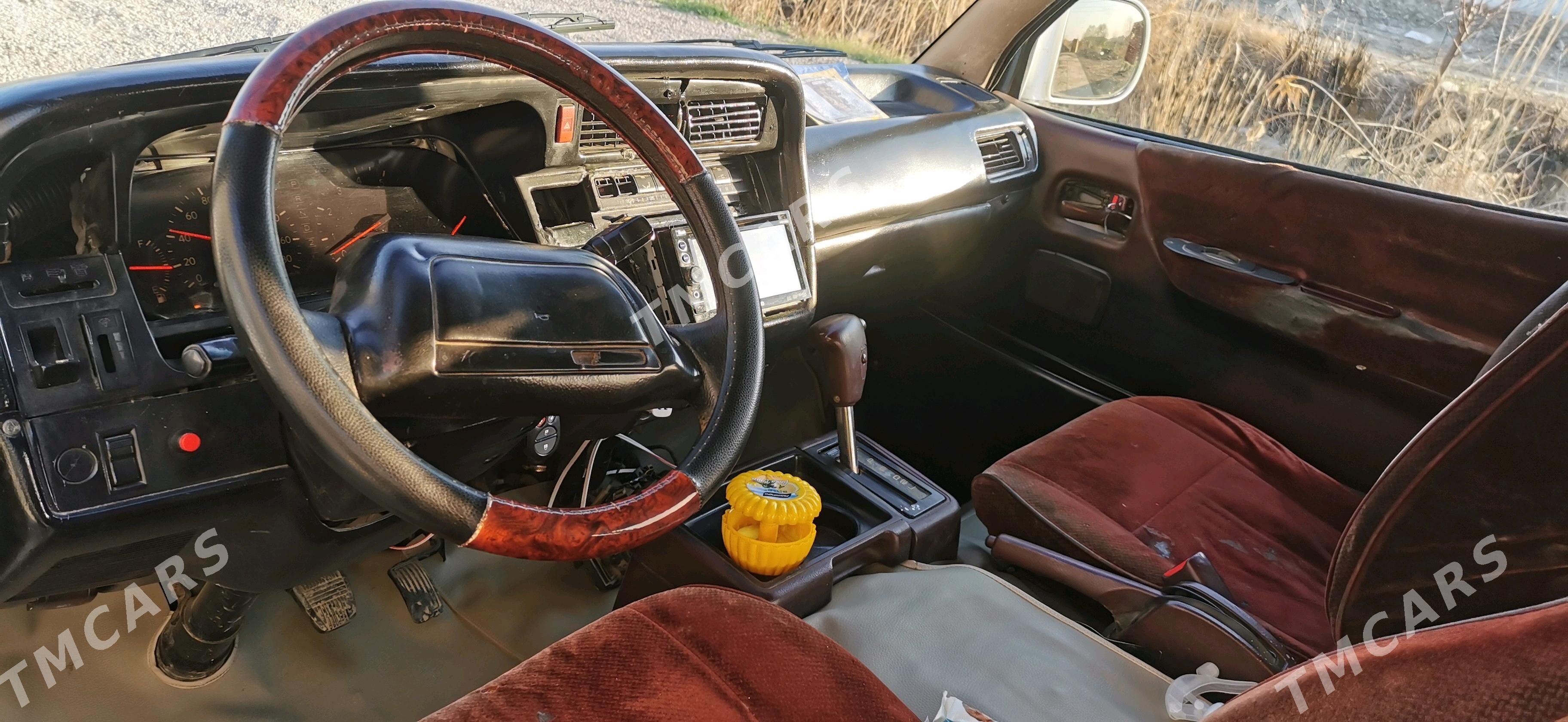 Toyota Hiace 1991 - 62 000 TMT - Мары - img 3