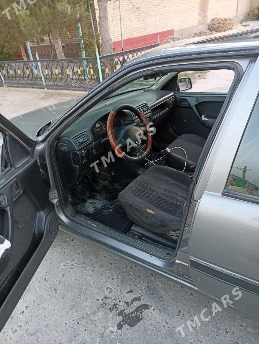 Opel Vectra 1993 - 32 000 TMT - Дянев - img 4