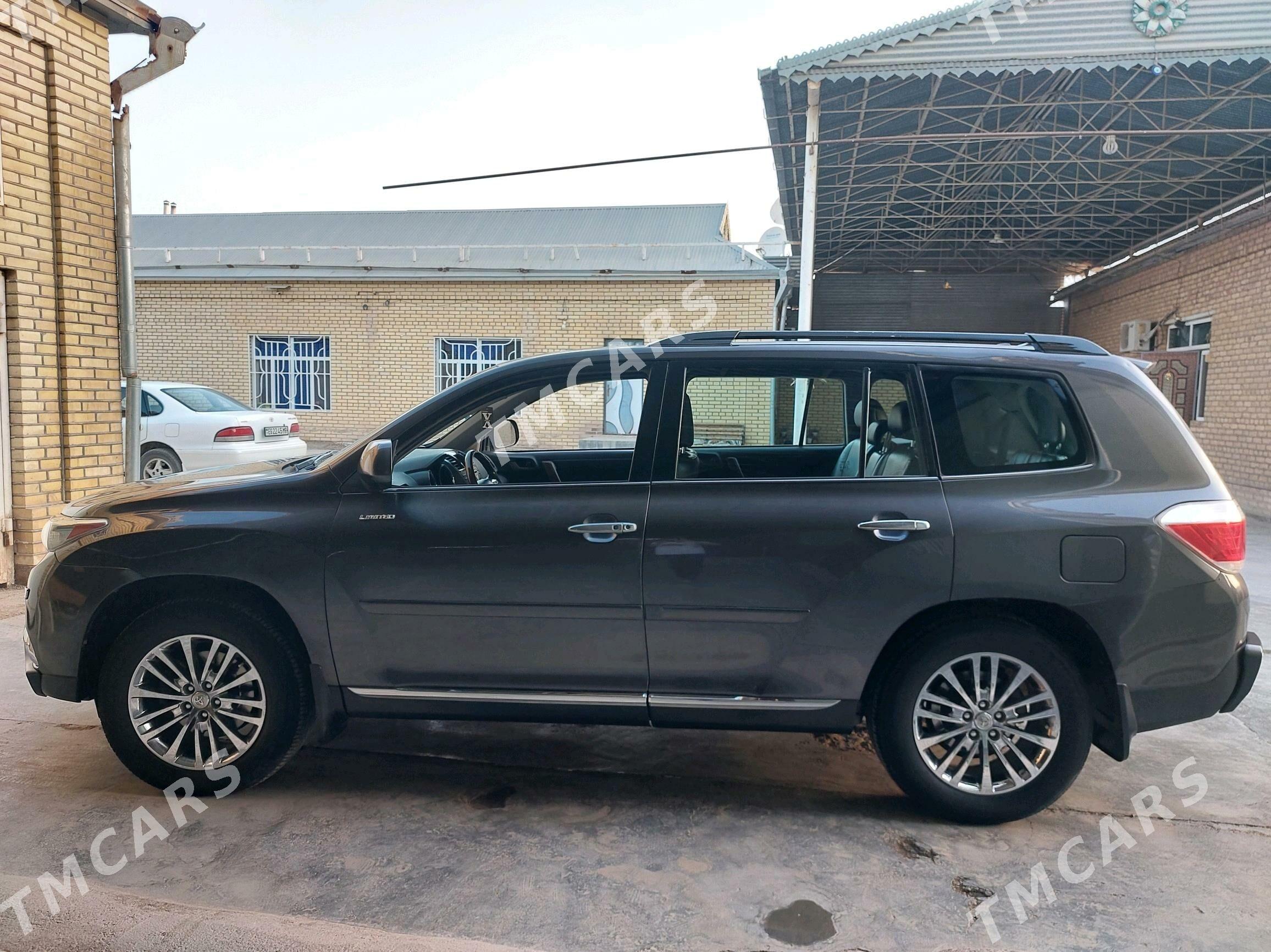 Toyota Highlander 2011 - 285 000 TMT - Мары - img 8