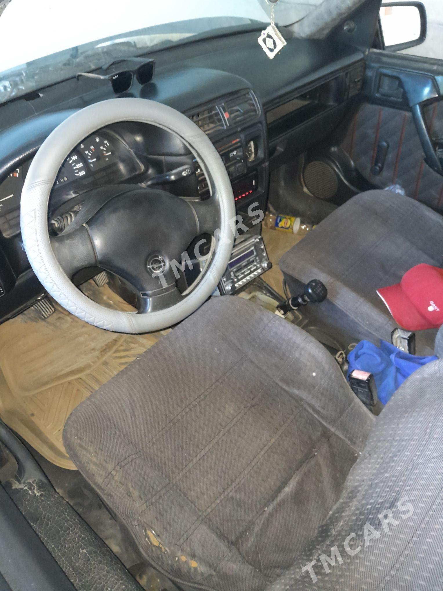 Opel Vectra 1991 - 20 000 TMT - Фарап - img 3