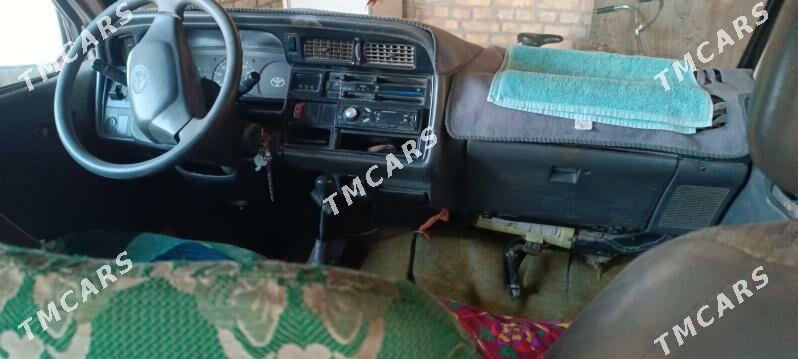 Toyota Hiace 2004 - 120 000 TMT - Saýat - img 6