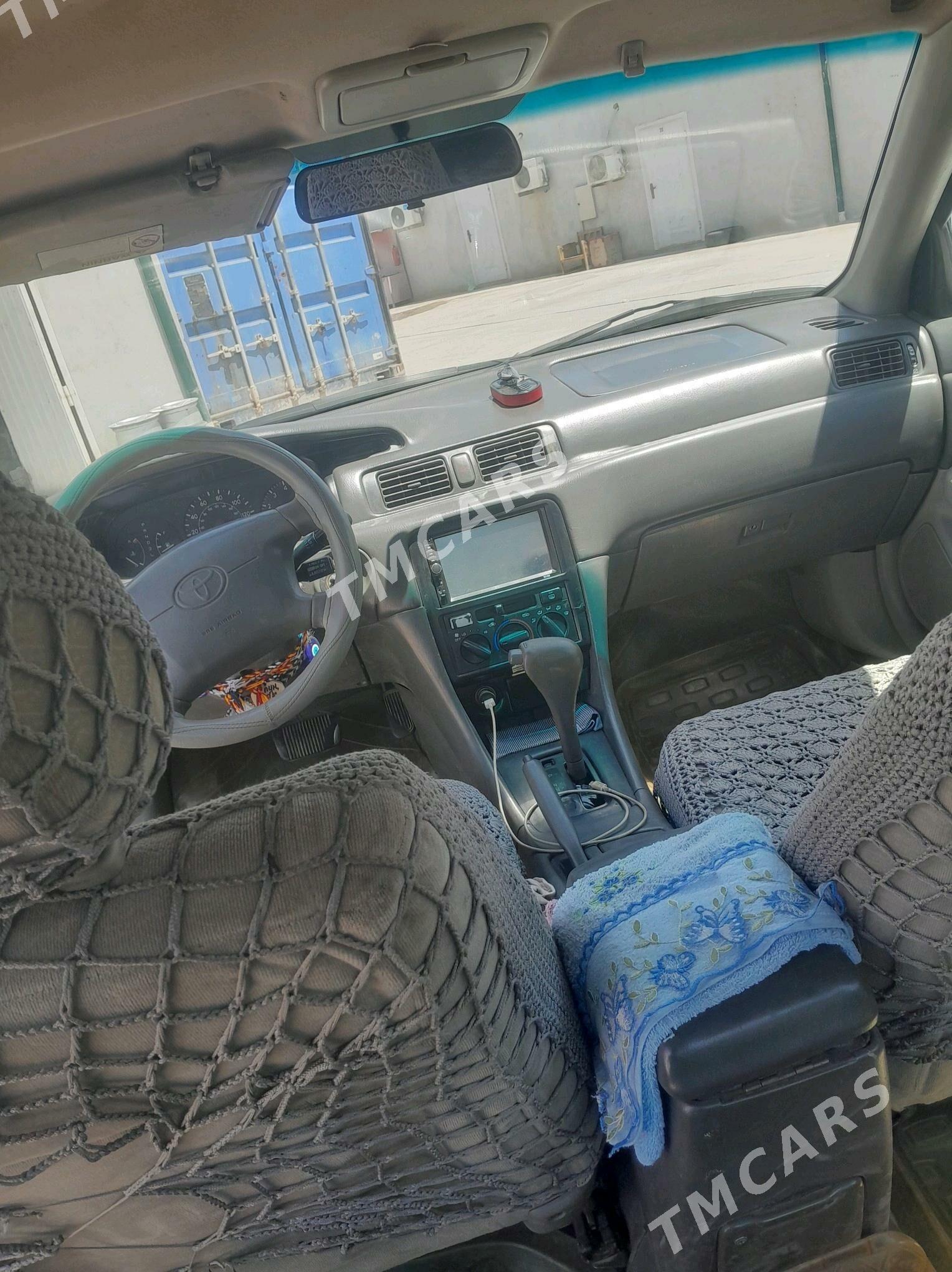 Toyota Camry 1999 - 100 000 TMT - Теджен - img 2