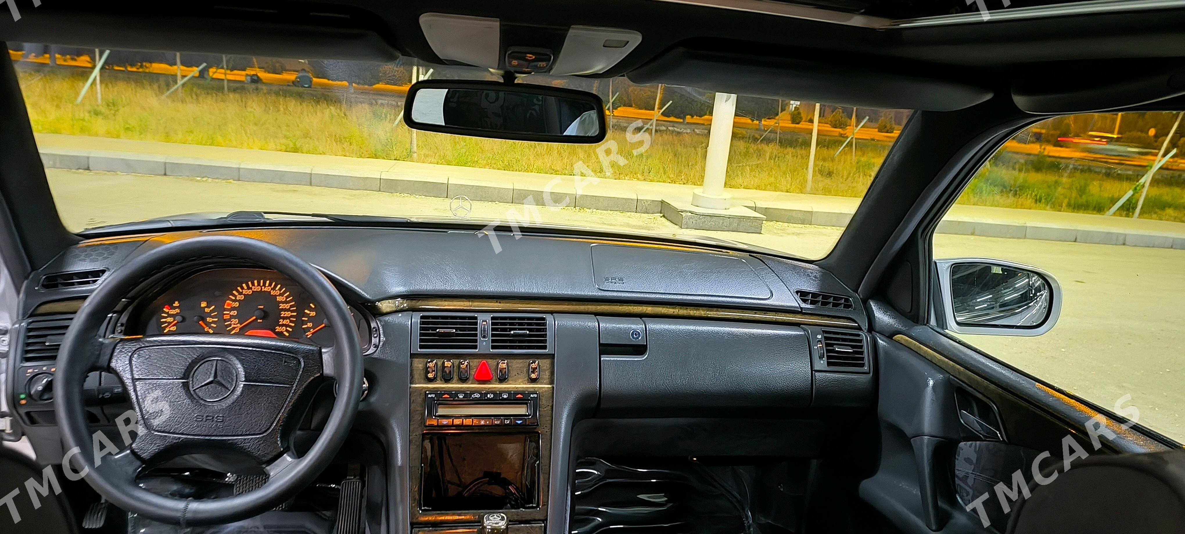 Mercedes-Benz E320 1997 - 85 000 TMT - Балканабат - img 6