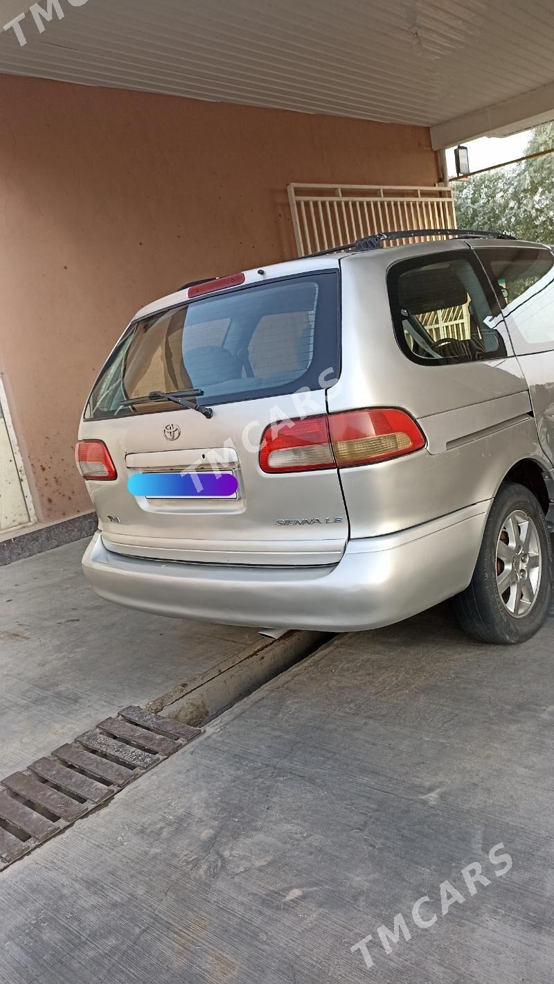 Toyota Sienna 2002 - 150 000 TMT - Мары - img 4