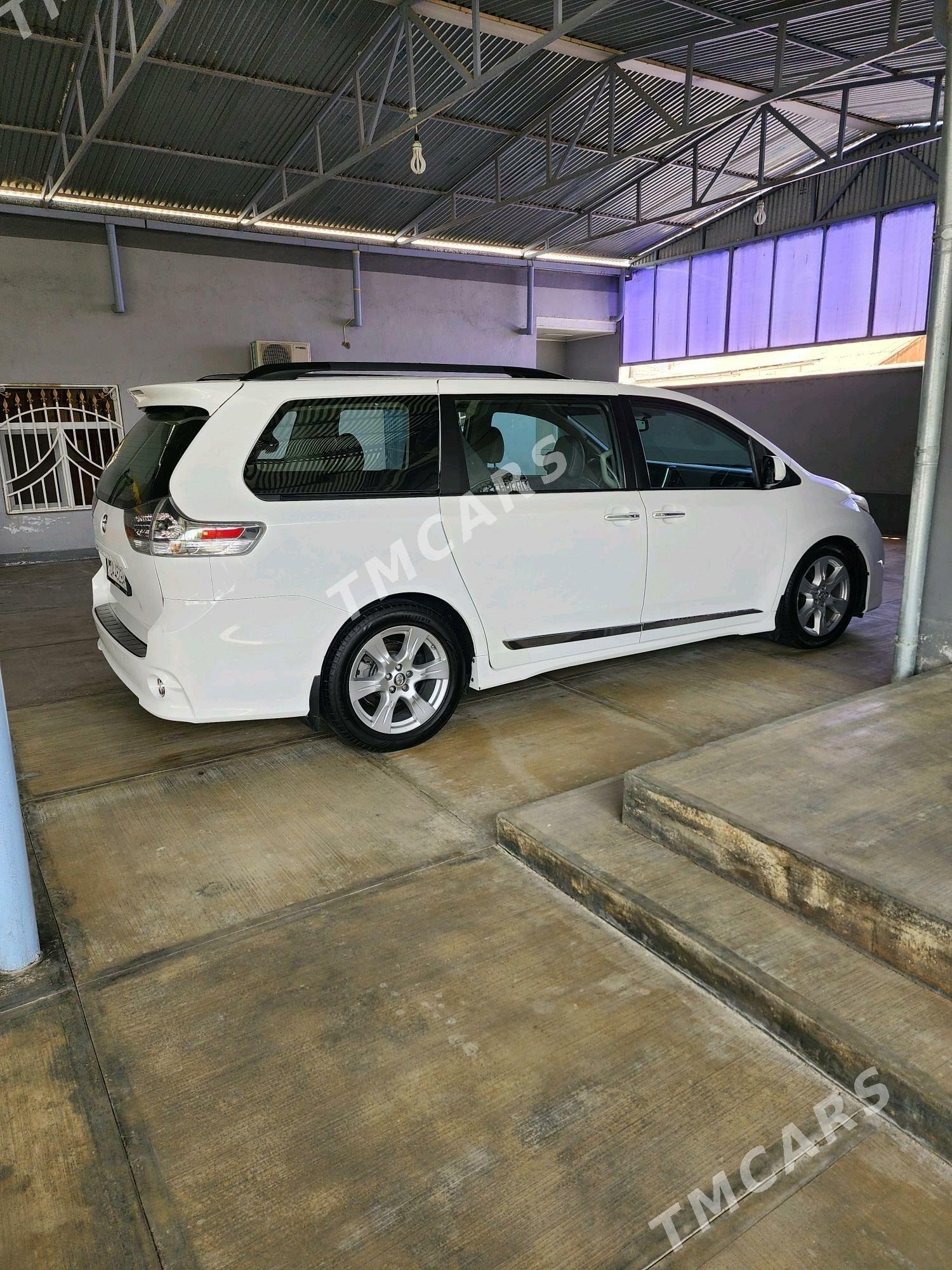 Toyota Sienna 2017 - 390 000 TMT - Aşgabat - img 3