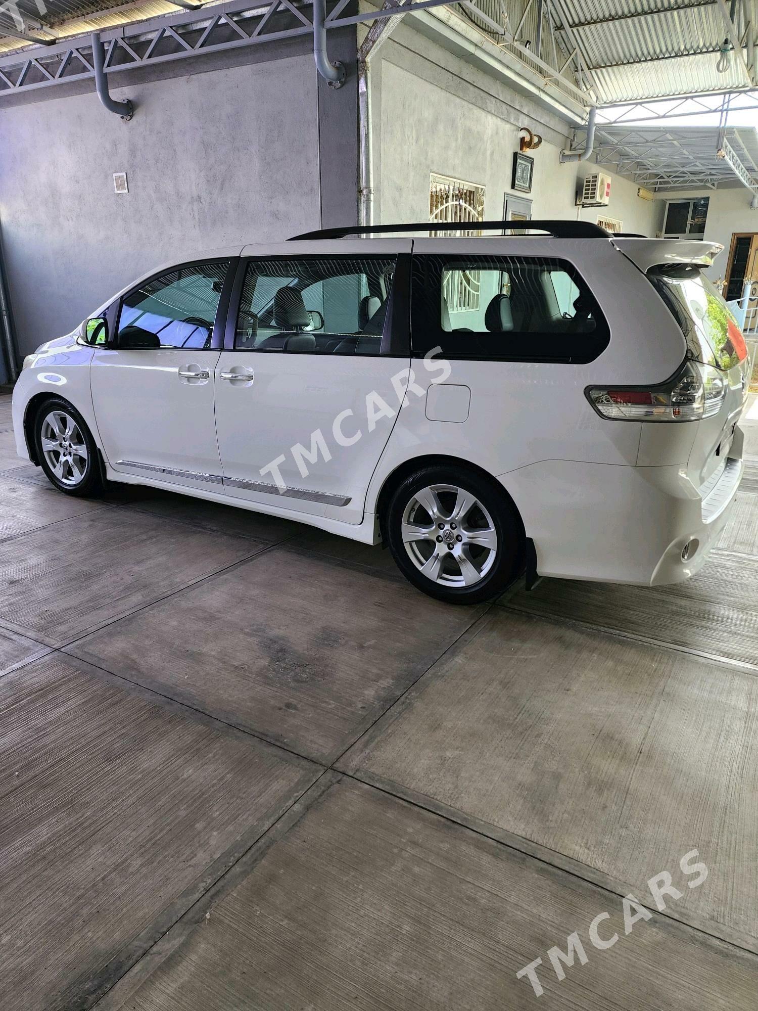 Toyota Sienna 2017 - 390 000 TMT - Aşgabat - img 5