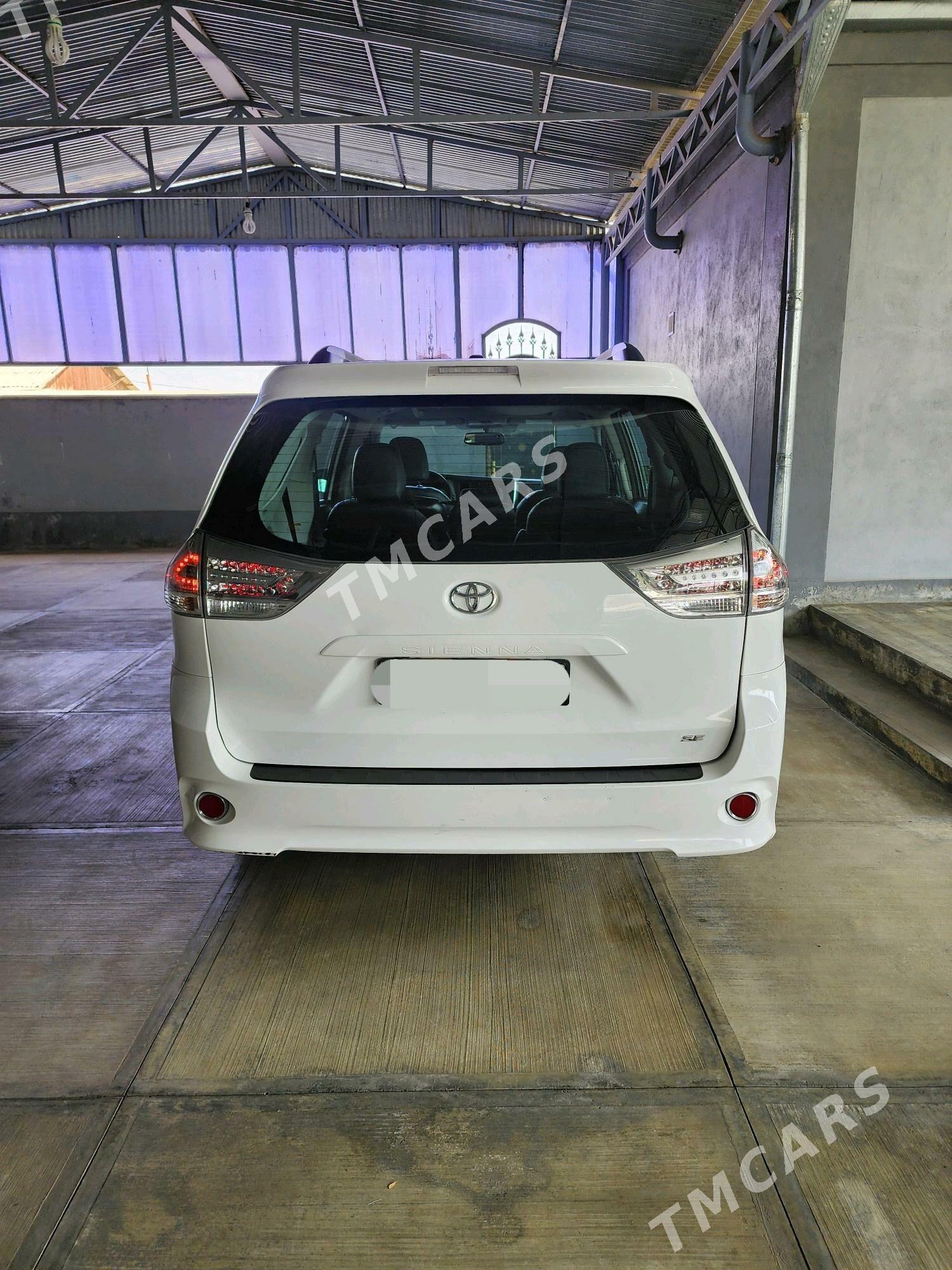 Toyota Sienna 2017 - 390 000 TMT - Aşgabat - img 4