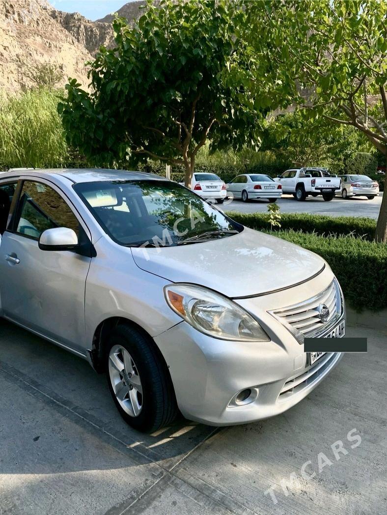 Nissan Versa 2011 - 87 000 TMT - Кака - img 2