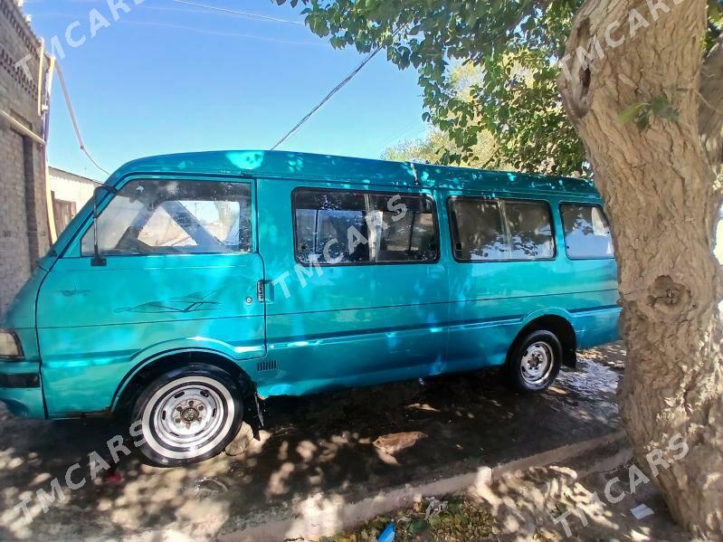 Toyota Hiace 1999 - 30 000 TMT - Гурбансолтан Едже - img 3