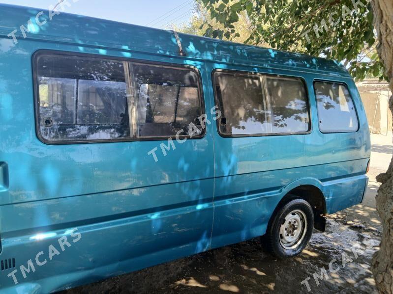 Toyota Hiace 1999 - 30 000 TMT - Гурбансолтан Едже - img 2
