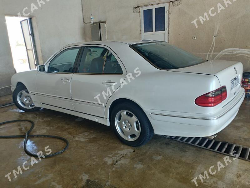 Mercedes-Benz E320 2001 - 80 000 TMT - Мары - img 2