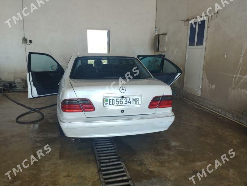 Mercedes-Benz E320 2001 - 80 000 TMT - Мары - img 3