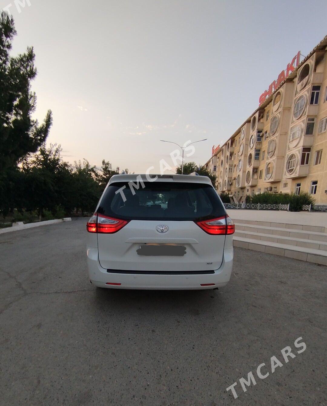Toyota Sienna 2017 - 400 000 TMT - Туркменабат - img 3