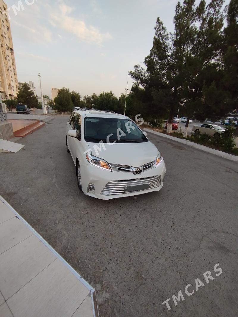 Toyota Sienna 2017 - 400 000 TMT - Туркменабат - img 8