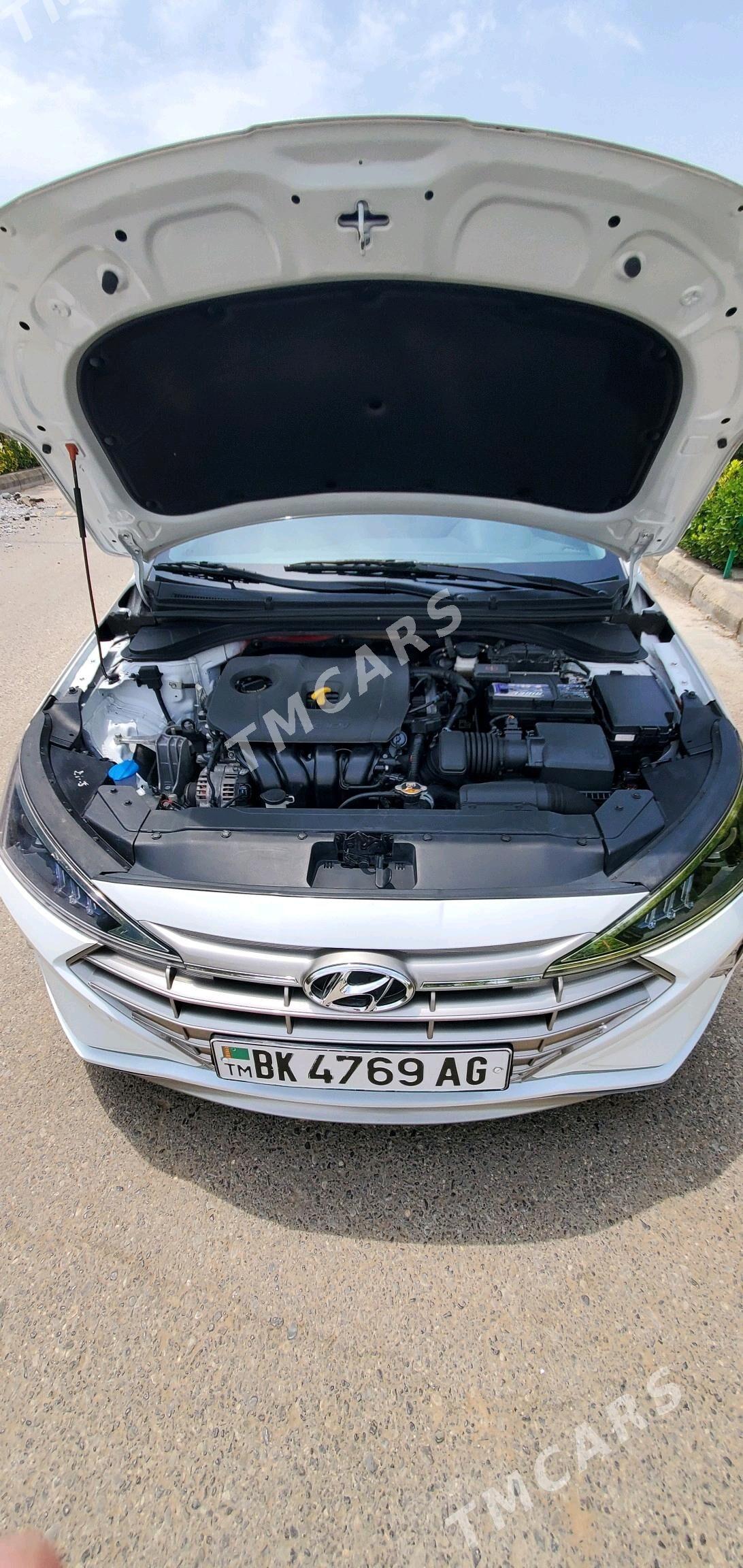 Hyundai Elantra 2019 - 235 000 TMT - Бедев - img 7