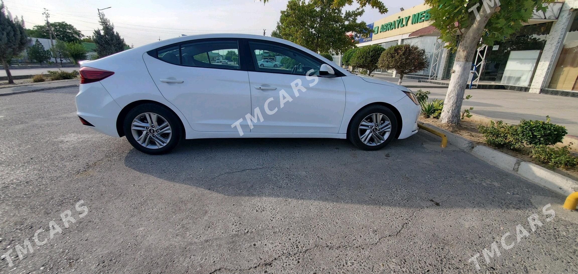 Hyundai Elantra 2019 - 235 000 TMT - Бедев - img 9