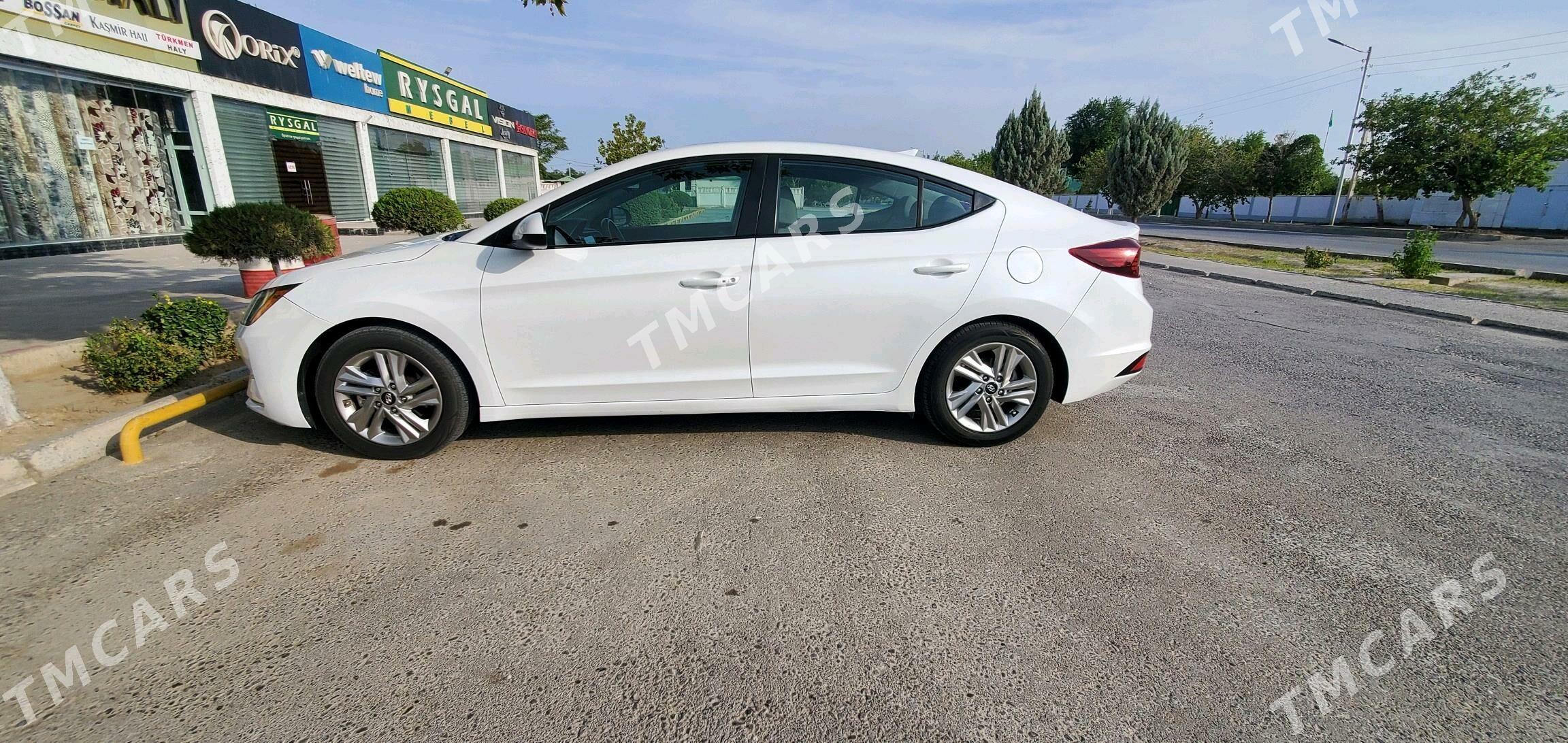 Hyundai Elantra 2019 - 235 000 TMT - Бедев - img 8