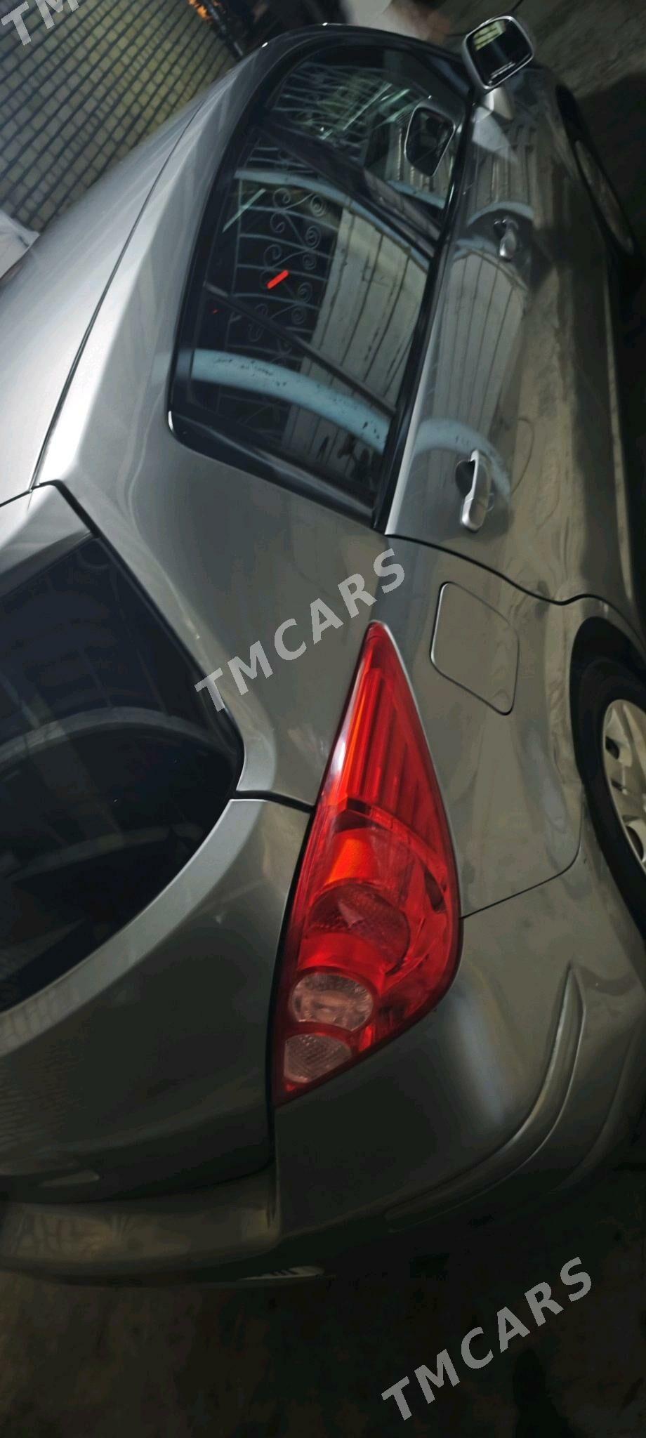 Nissan Versa 2010 - 120 000 TMT - Mary - img 3