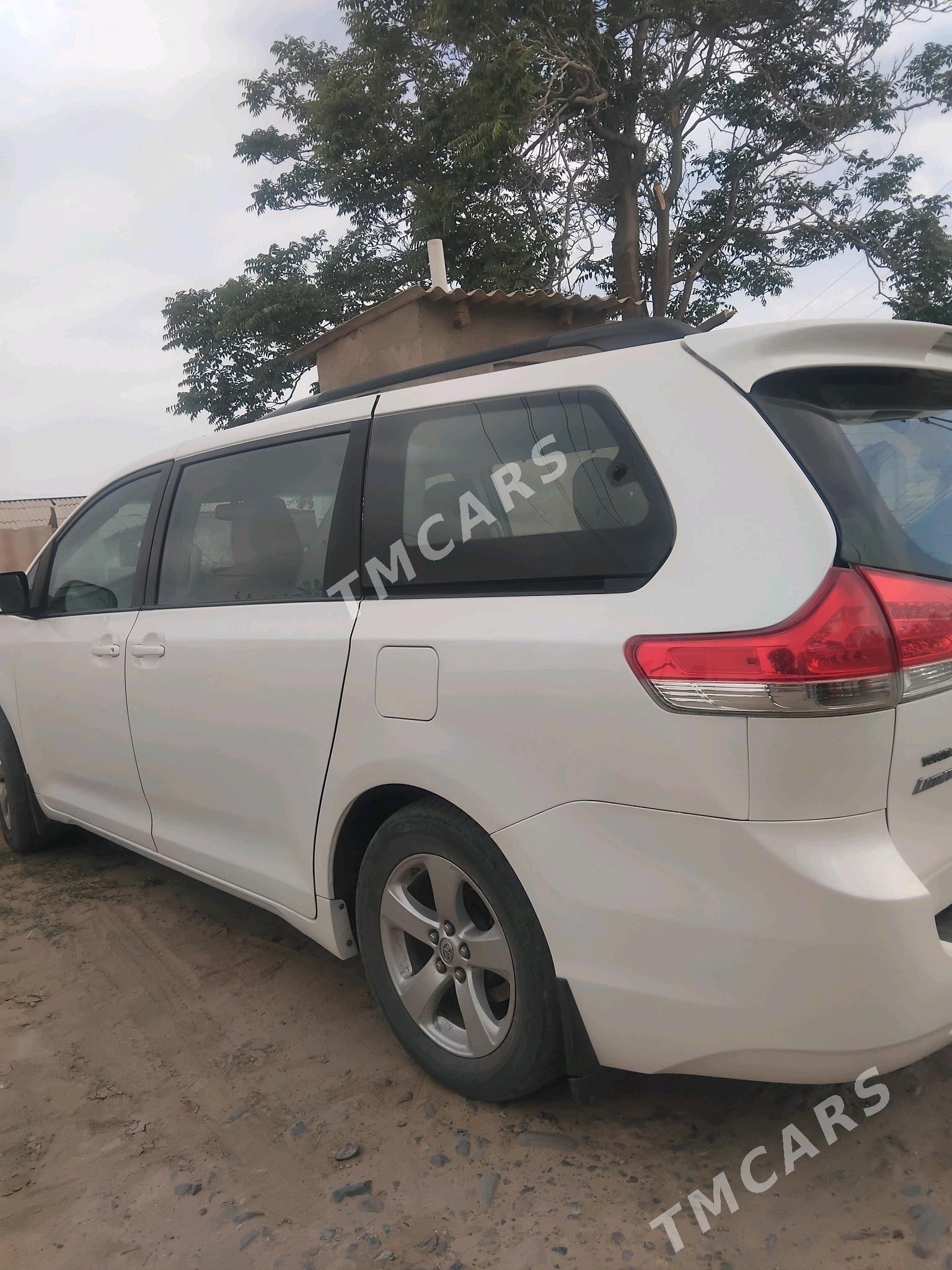 Toyota Sienna 2011 - 300 000 TMT - Ёлётен - img 3