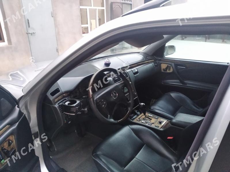 Mercedes-Benz E320 2001 - 125 000 TMT - Gyzylarbat - img 6