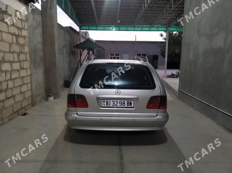 Mercedes-Benz E320 2001 - 125 000 TMT - Gyzylarbat - img 5