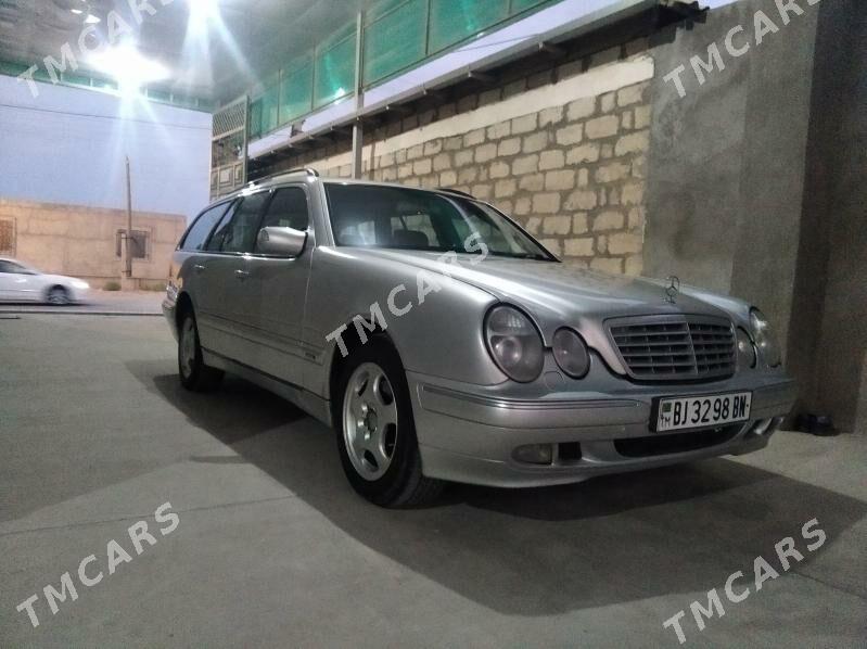 Mercedes-Benz E320 2001 - 125 000 TMT - Gyzylarbat - img 7