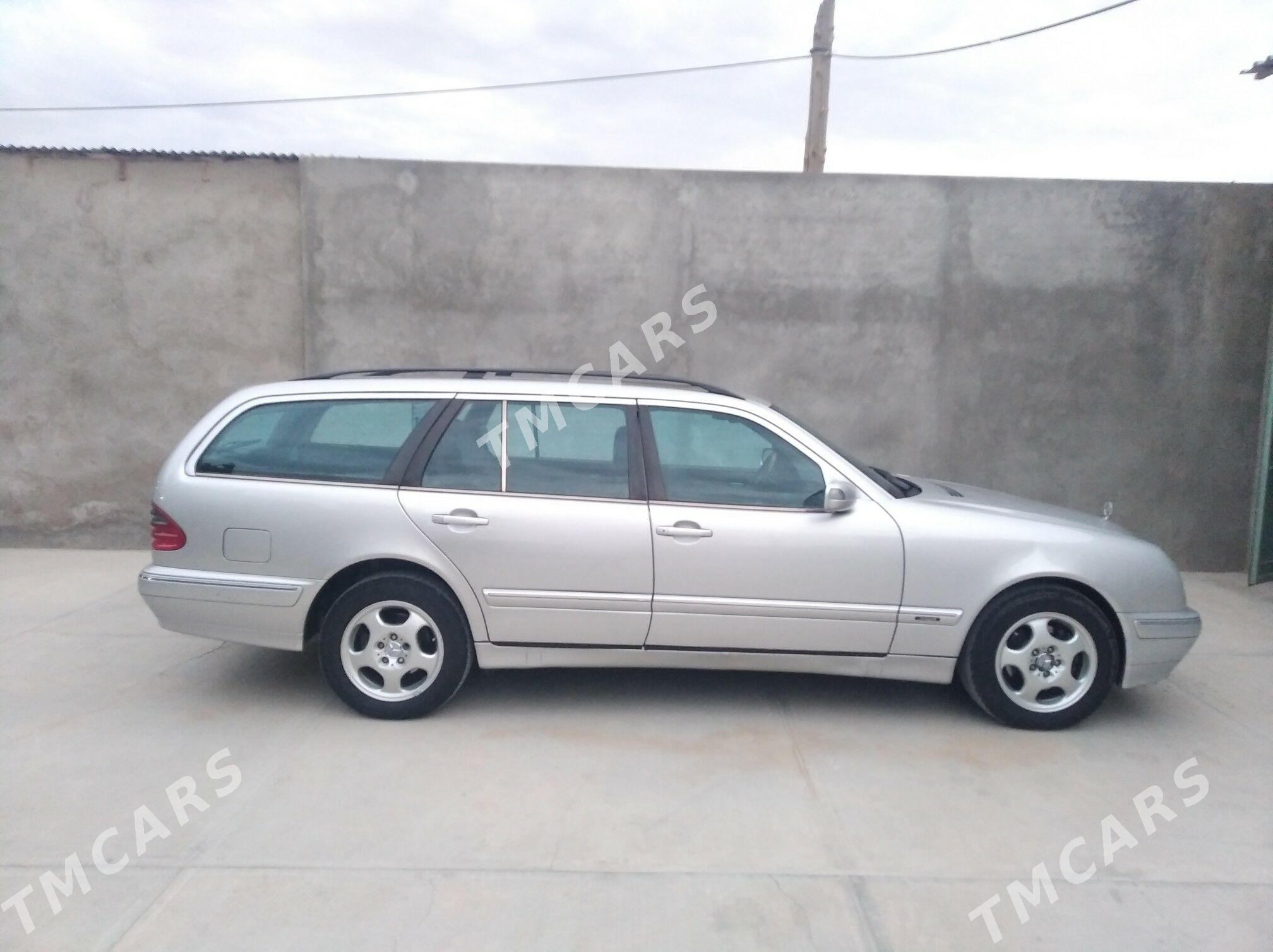 Mercedes-Benz E320 2001 - 125 000 TMT - Gyzylarbat - img 10