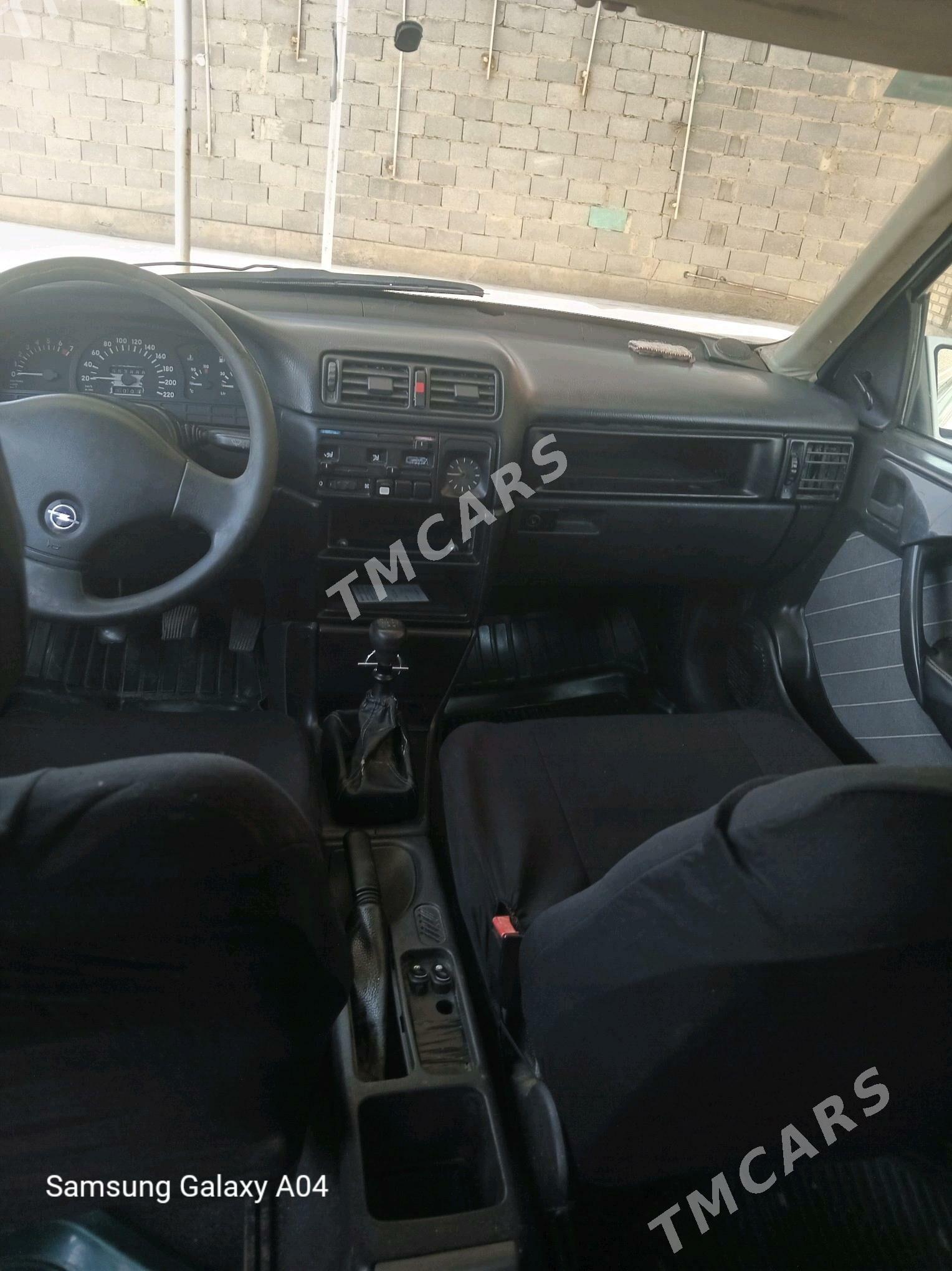 Opel Vectra 1990 - 33 000 TMT - Бахарден - img 2