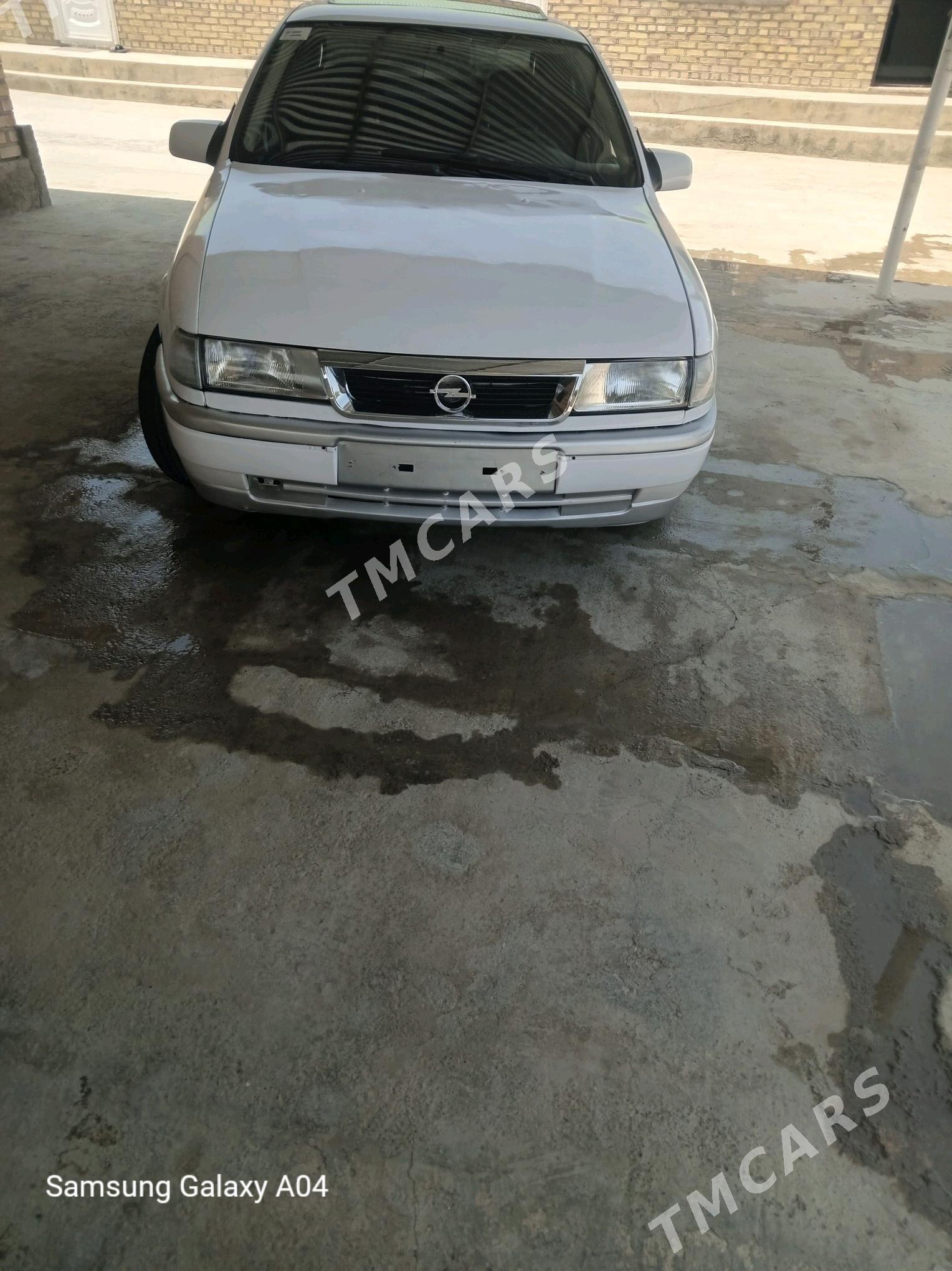 Opel Vectra 1990 - 33 000 TMT - Бахарден - img 5