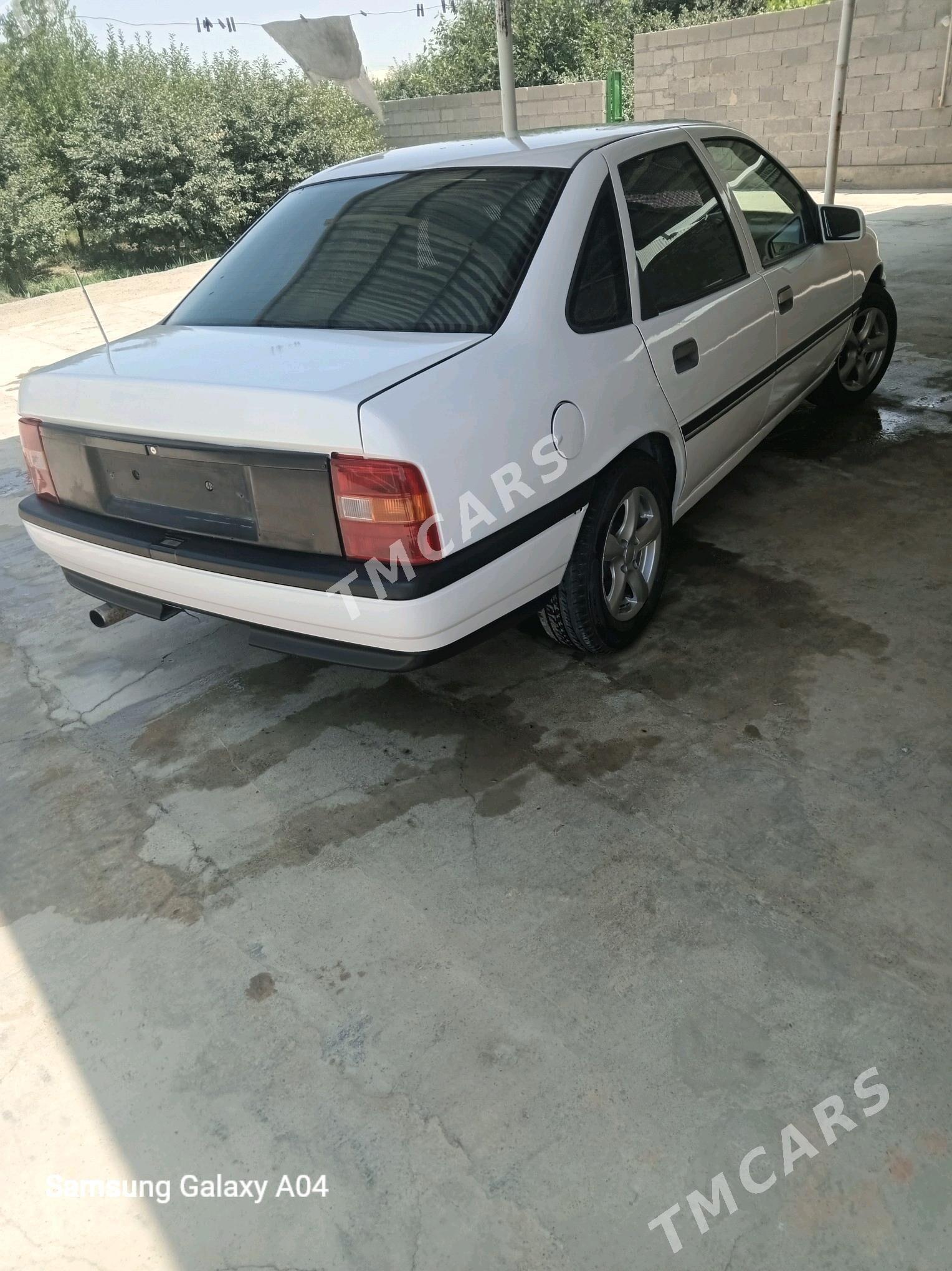 Opel Vectra 1990 - 33 000 TMT - Бахарден - img 7