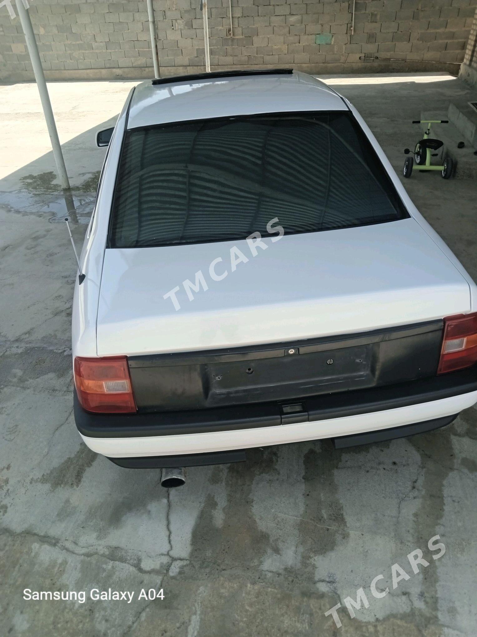 Opel Vectra 1990 - 33 000 TMT - Бахарден - img 9