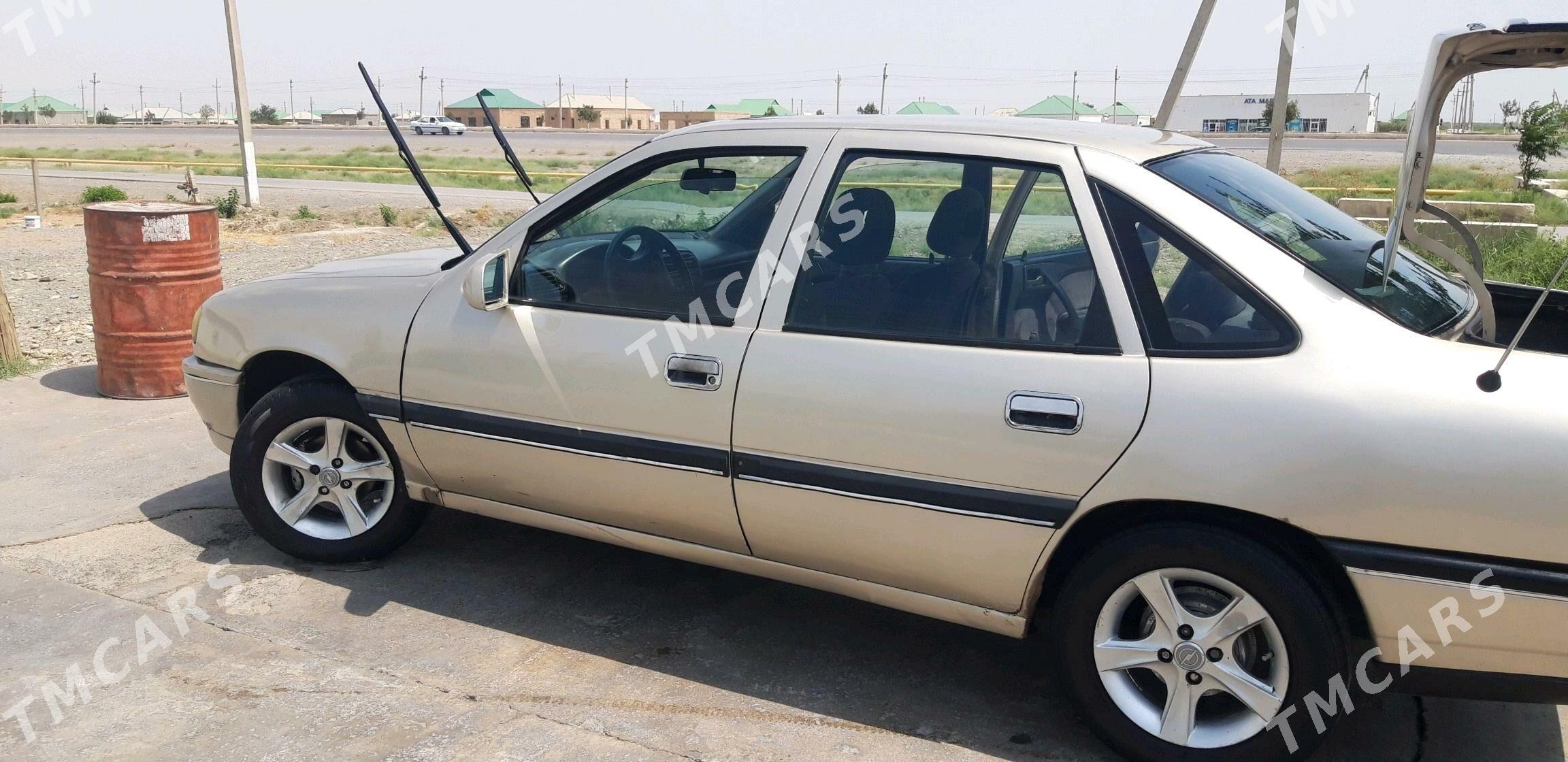 Opel Vectra 1991 - 33 000 TMT - Бахарден - img 2