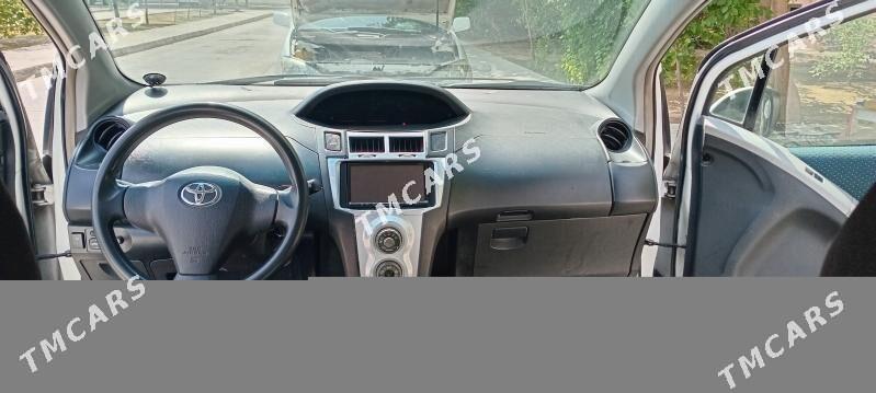 Toyota Yaris 2006 - 107 000 TMT - Podwoýski köç. (Bitarap Türkmenistan şaýoly) - img 2