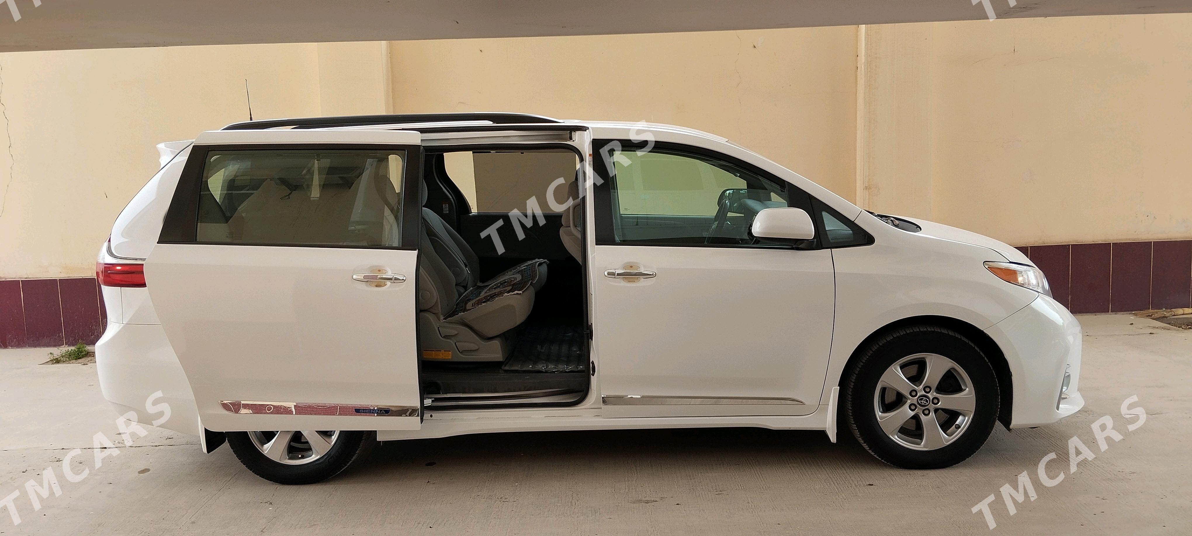 Toyota Sienna 2018 - 350 000 TMT - Halaç - img 3