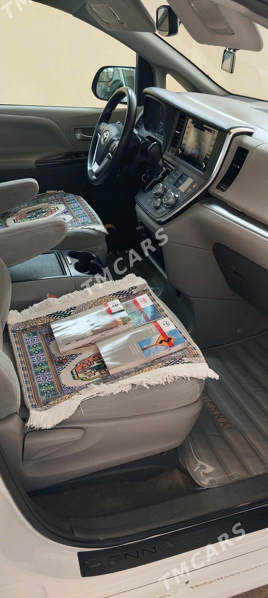 Toyota Sienna 2018 - 350 000 TMT - Halaç - img 5