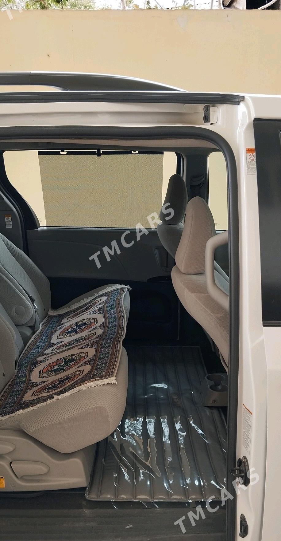 Toyota Sienna 2018 - 350 000 TMT - Halaç - img 4