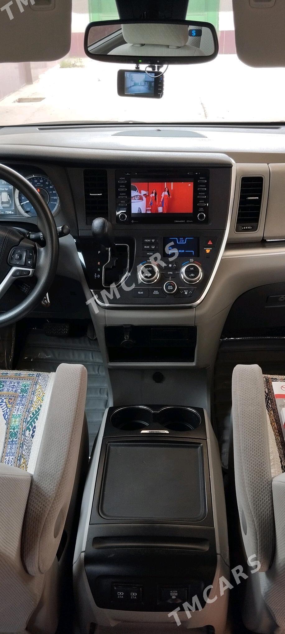 Toyota Sienna 2018 - 350 000 TMT - Halaç - img 9