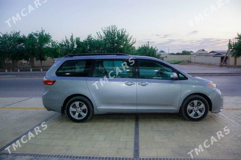 Toyota Sienna 2018 - 330 000 TMT - Бабадайхан - img 6