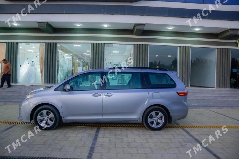 Toyota Sienna 2018 - 330 000 TMT - Бабадайхан - img 2