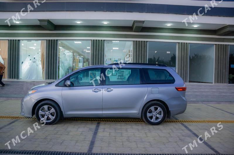 Toyota Sienna 2018 - 330 000 TMT - Бабадайхан - img 5